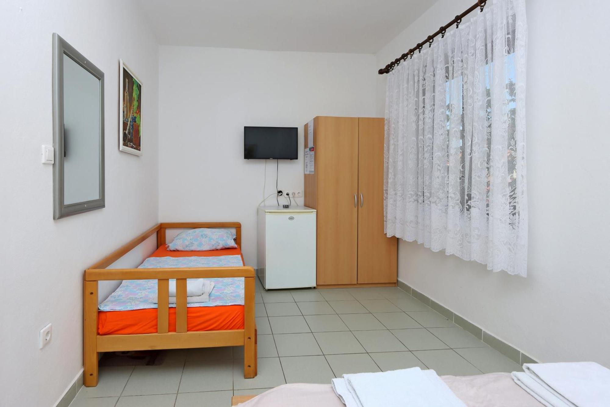 Apartments And Rooms With Parking Space Selce, Crikvenica - 2362 Bilik gambar